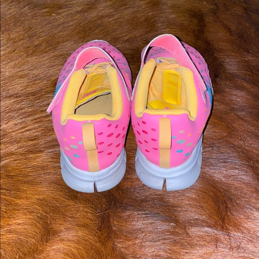 Kid Nikes - Picture 3 of 4